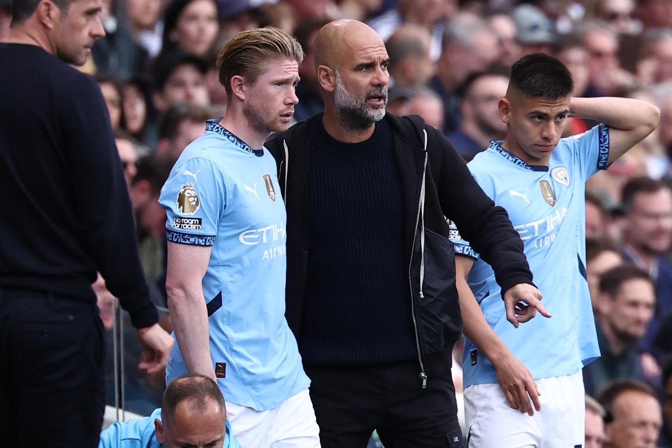 Imagen Echeverri tuvo su debut en la Premier e ingresó al mismo tiempo que De Bruyne.