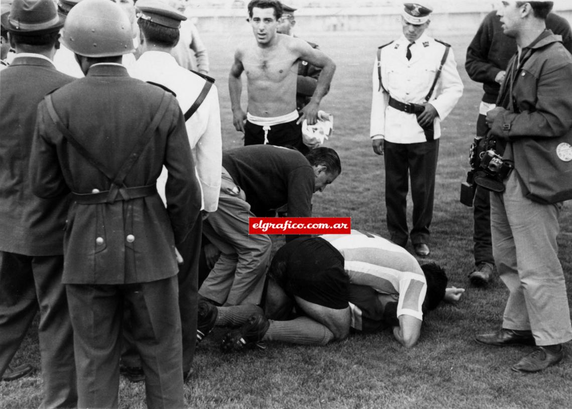 Imagen Navarro sobre un jugador argetnino no identificado. Hubo quien explotó en crisis violentas.