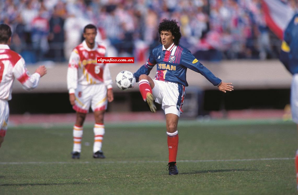 Imagen En el Yokohama duró poco porque el técnico japonés no lo ponía. Toda la plasticidad de Pipo.