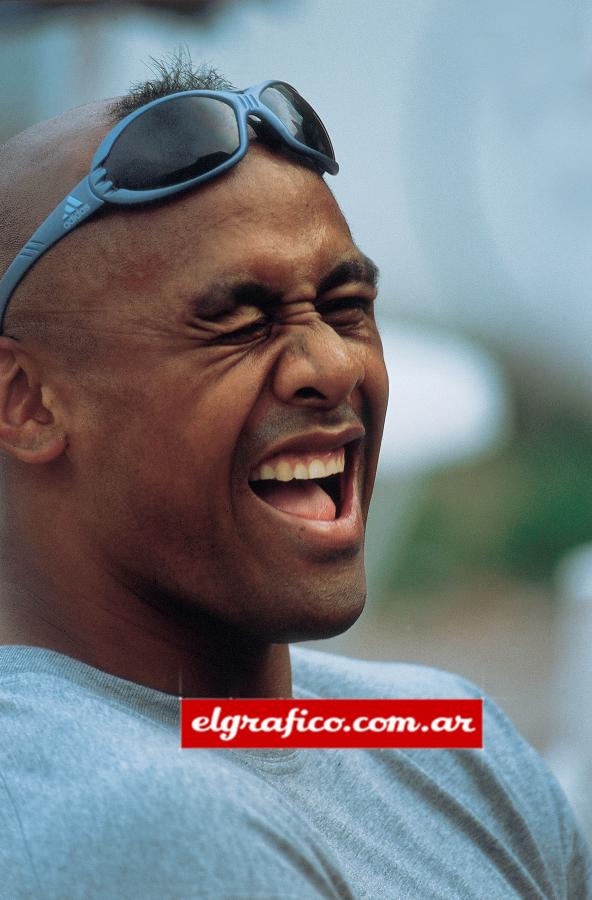 La sonrisa de un referente del rugby de todos los tiempos. Lomu nació en 1975.