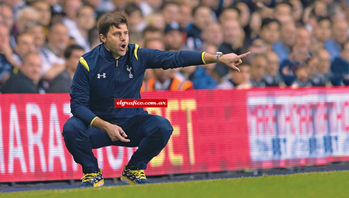 Imagen De jogging y con una pose digna de Bielsa, el DT que más lo marcó como jugador.