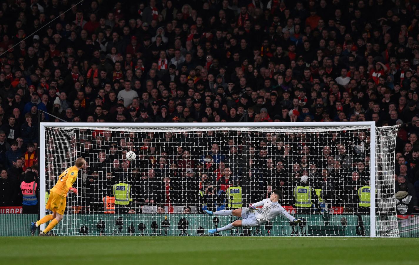 Imagen El remate de Caoimhin Kelleher tuvo destino de red y Liverpool gritó campeón en la Copa de la Liga (GLYN KIRK / AFP)