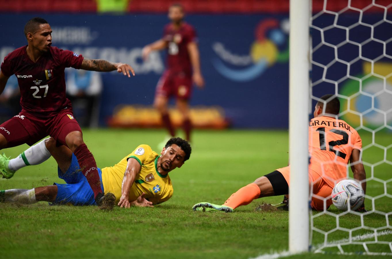 Imagen Marquinhos abrió la cuenta con un tacazo a los 23 minutos del primer tiempo. Foto: @CopaAmerica