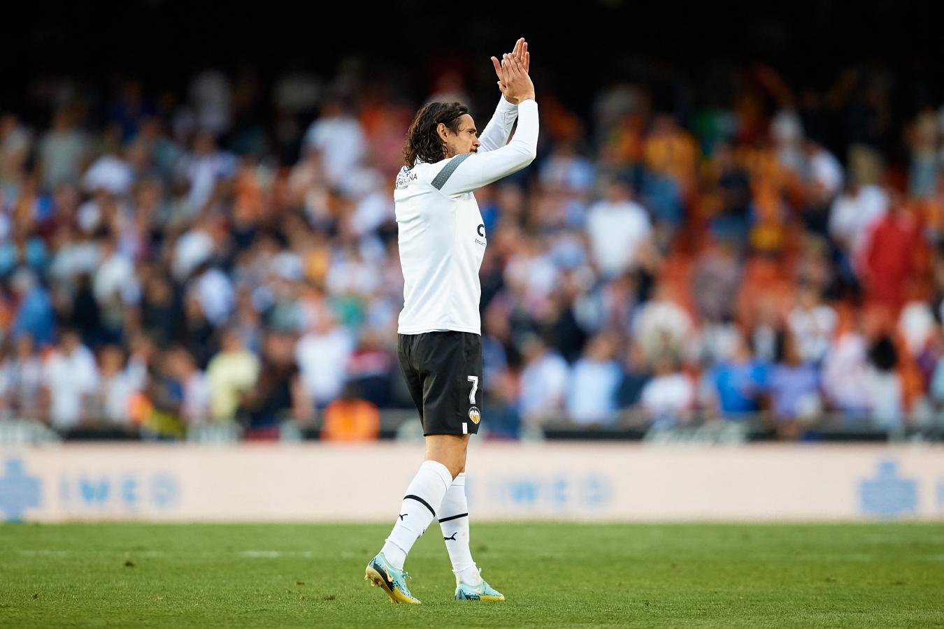Imagen Cavani le dice adiós a Valencia, pero aún no firmó la rescisión. FOTO: DAVID ALIAGA / AFP