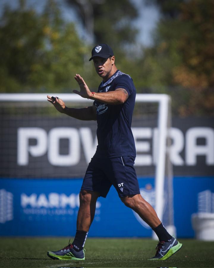 Imagen Sebastián Domínguez y un arranque problemático en Vélez.