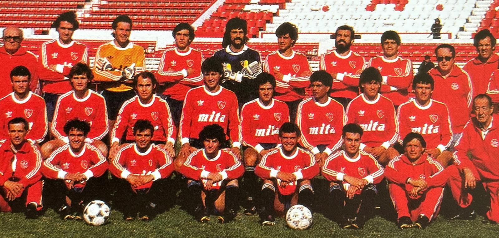 Imagen Independiente, el campeón del torneo 88/89 con definiciones por penales en los partidos con empate.