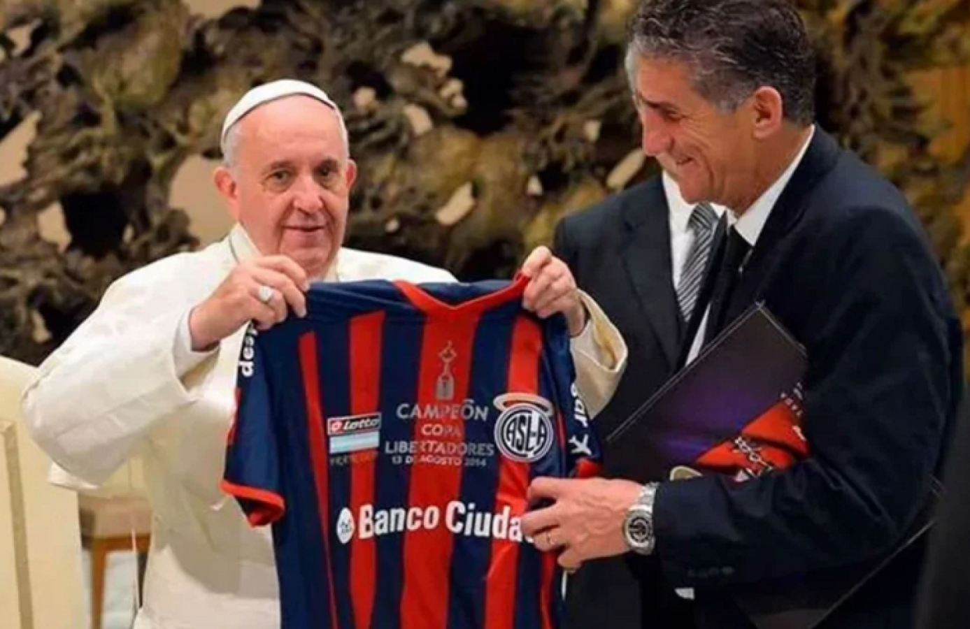 Imagen El Papa Francisco junto con Edgardo Bauza, cuando San Lorenzo ganó la Libertadores.