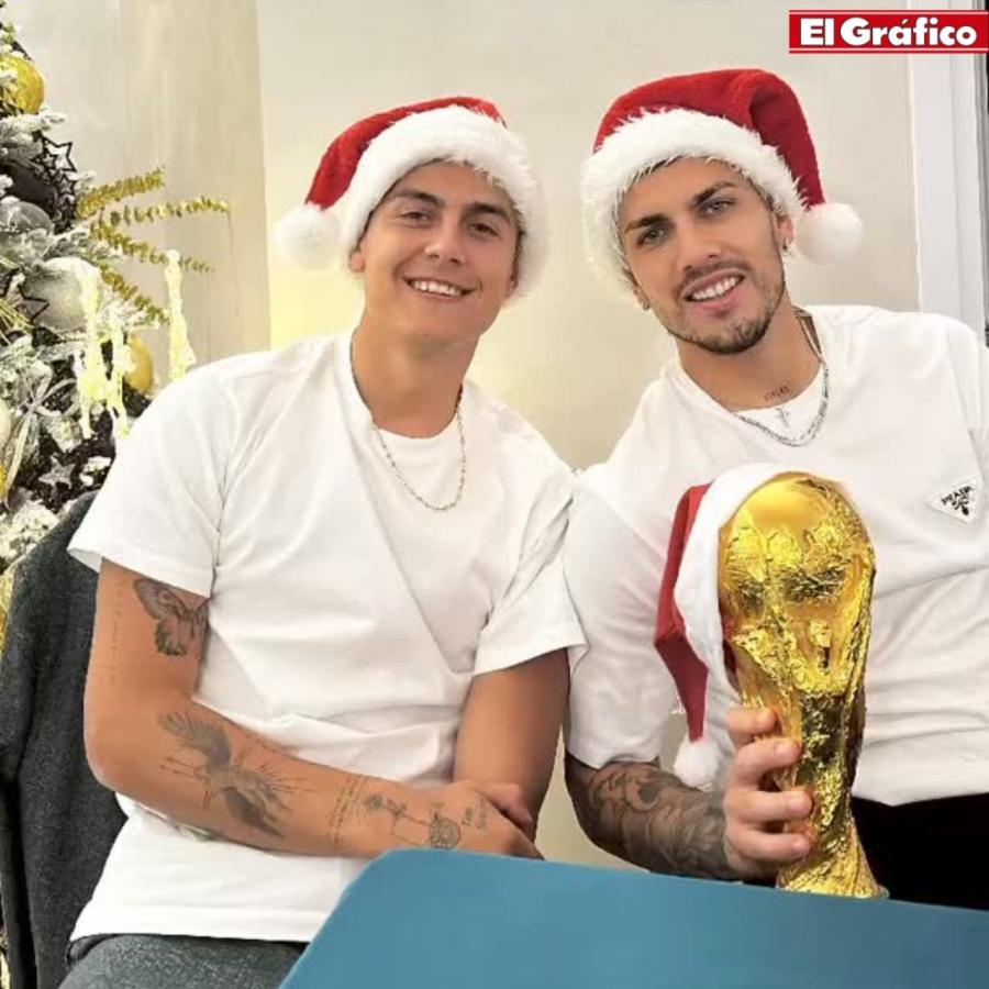 Imagen Dybala y Paredes, juntos con la Copa