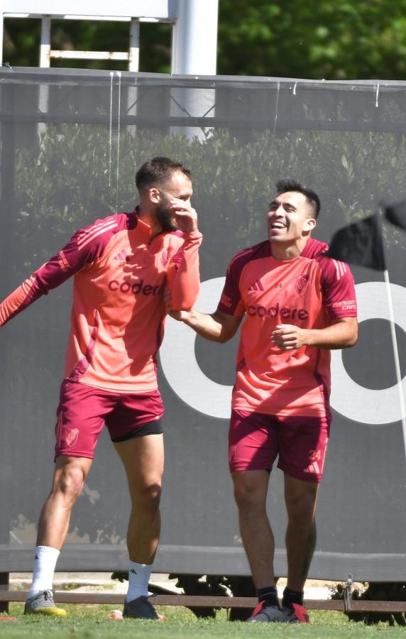 Imagen Pezzella y Acuña están cerca de regresar a las canchas.