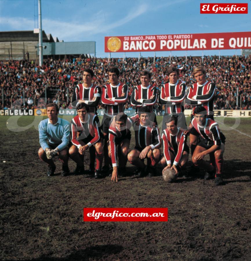 Imagen El equipo funebrero campeón. Arriba: Marcos, Puntorero, Recúpero, Orife y Neumann. Abajo: Petrocelli, A. Pérez, Poncio, Gómez, Frassoldati y Bargas. Le ganaron a River la final 4 a 1. Inolvidables.