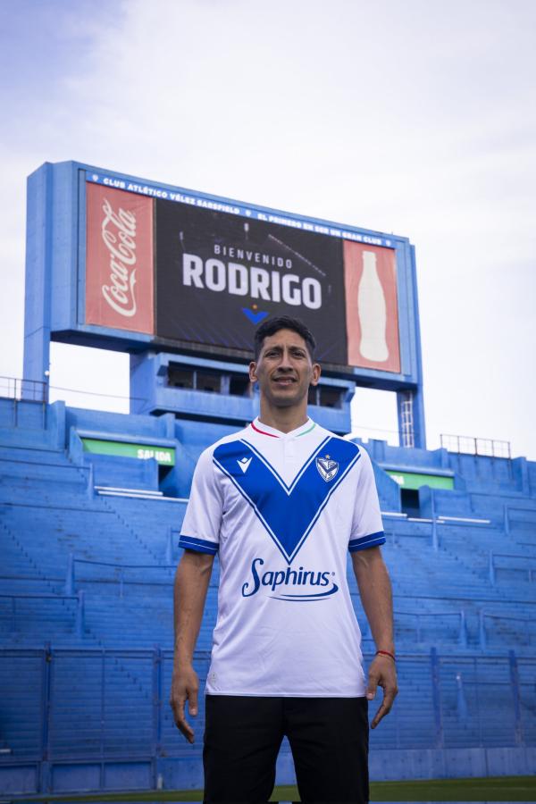 Imagen Aliendro se despidió ayer de River y ya fue presentado en Vélez.