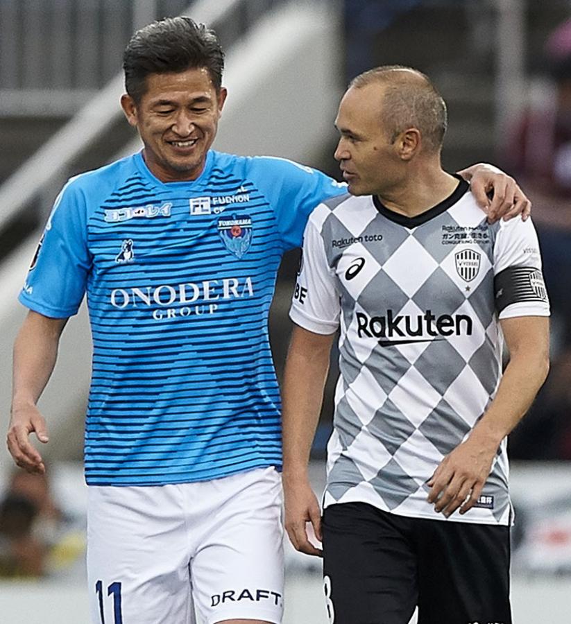Imagen Miura e Iniesta, la suma de sus edades asciende a 89 años