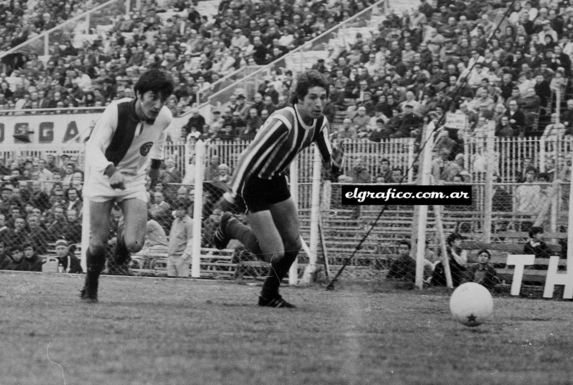 Jugó en San Lorenzo entre 1968 y 1975.