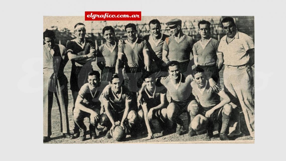 Imagen Team de F. C. Oeste, que debió conformarse con un empate después de llevar tres goals de ventaja. La reacción de sus rivales es digna de todo elogio, por cuanto son contadas las veces en que un team no se entrega en la misma situación.