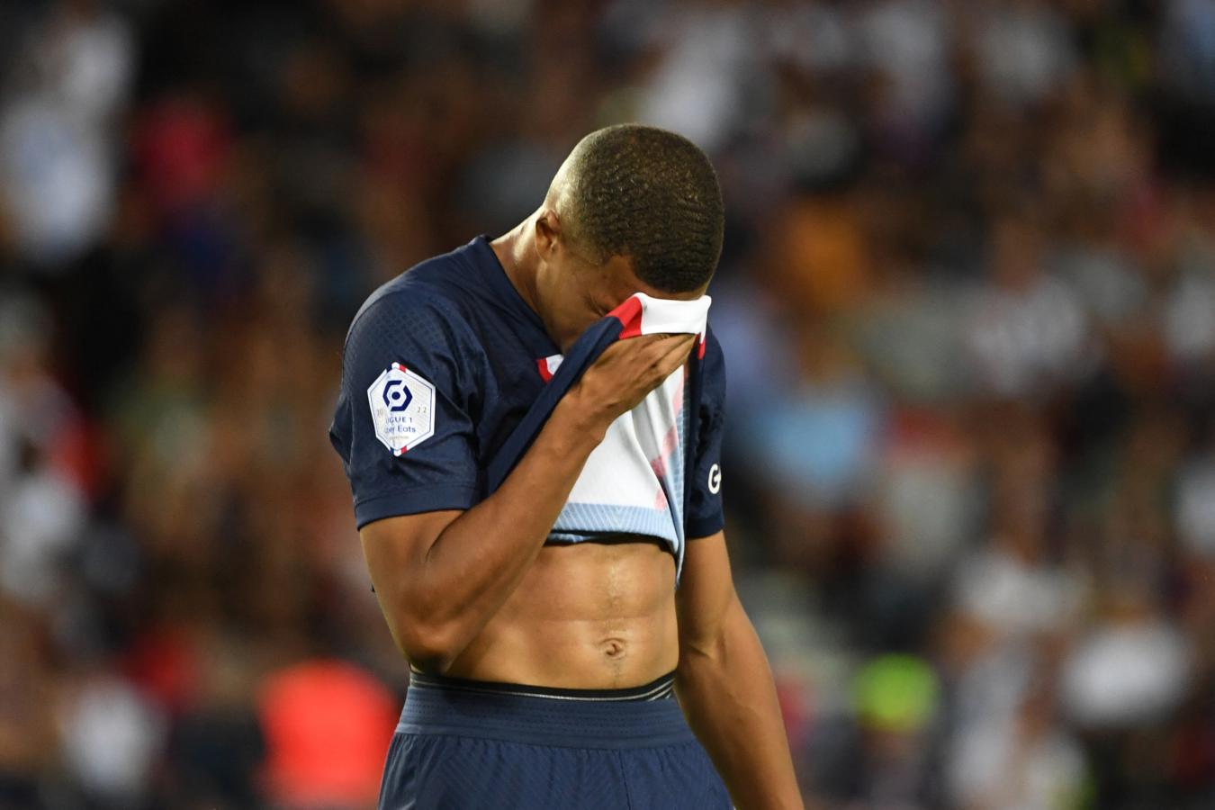 Imagen Mbappé y su decepción tras fallar el penal ante Montepellier (AFP/Emmanuel Dunand)