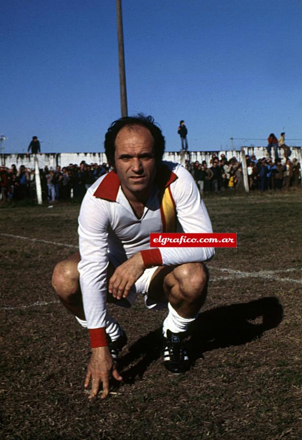 Con la camiseta de Renato Cesarini, su última aventura.