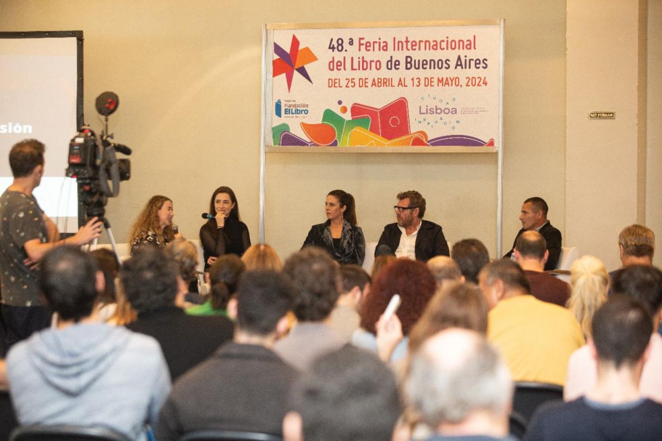 Imagen Milena Gimón, Daniela Aza, Mariano Zegarelli, Silvio Velo y Olivia Goldschmidt, en la charla debate sobre inclusión.