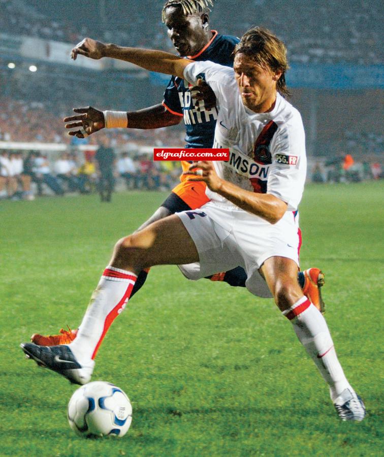 Imagen Mano a mano con Mansare, del Montpellier. Con la camiseta del PSG se ganó el respeto de toda Europa.