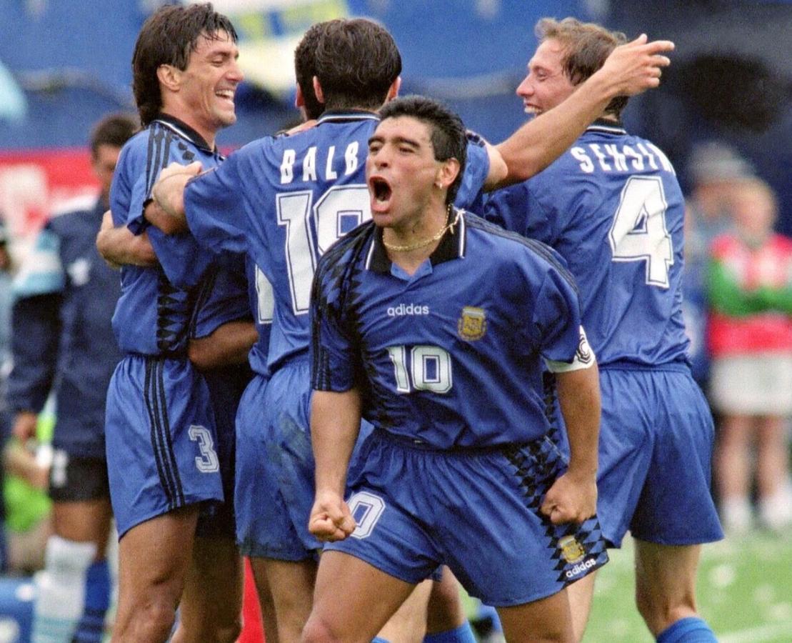 Imagen Maradona en el festejo contra Grecia. Foto AFP.