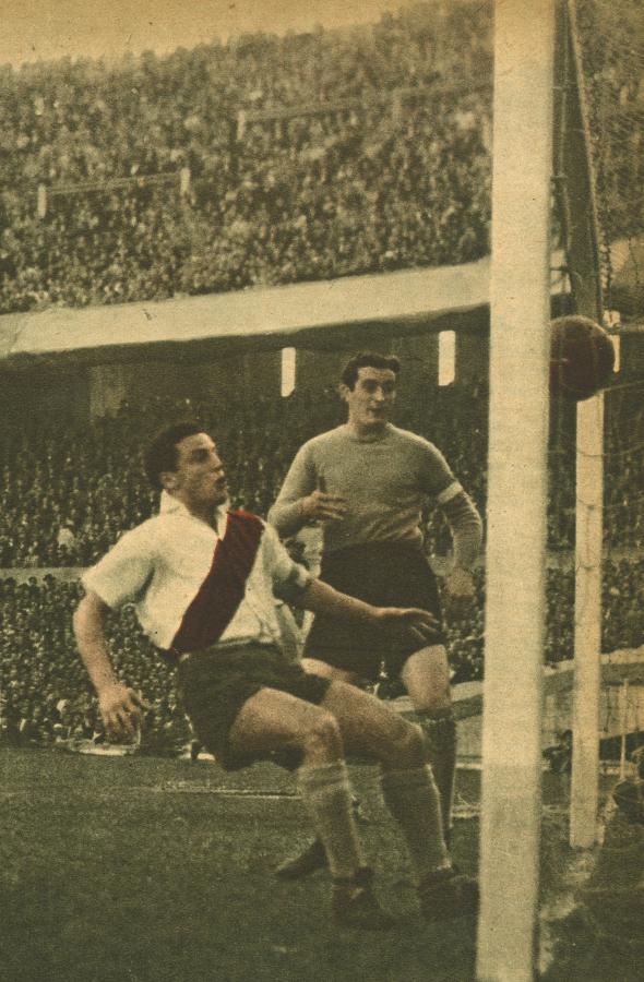 Se produce el gol de Racing a los 16 minutos del primer periodo, cuando River Plate iba en ventaja de 1 a 0. Autor de este tanto fue el entreala izquierdo Cipolla, que acreditó promisorias aptitudes en el puesto de Simas y haciendo su mismo juego. El cabezazo no pudo ser alcanzado por Carrizo ni Ferrari.