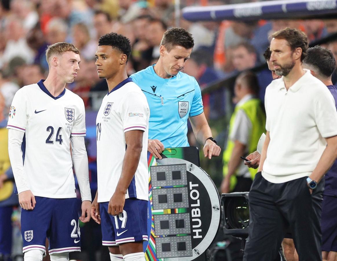 Imagen Los cambios del triunfo de Southgate: Palmer y Watkins armaron la jugada del gol decisivo.