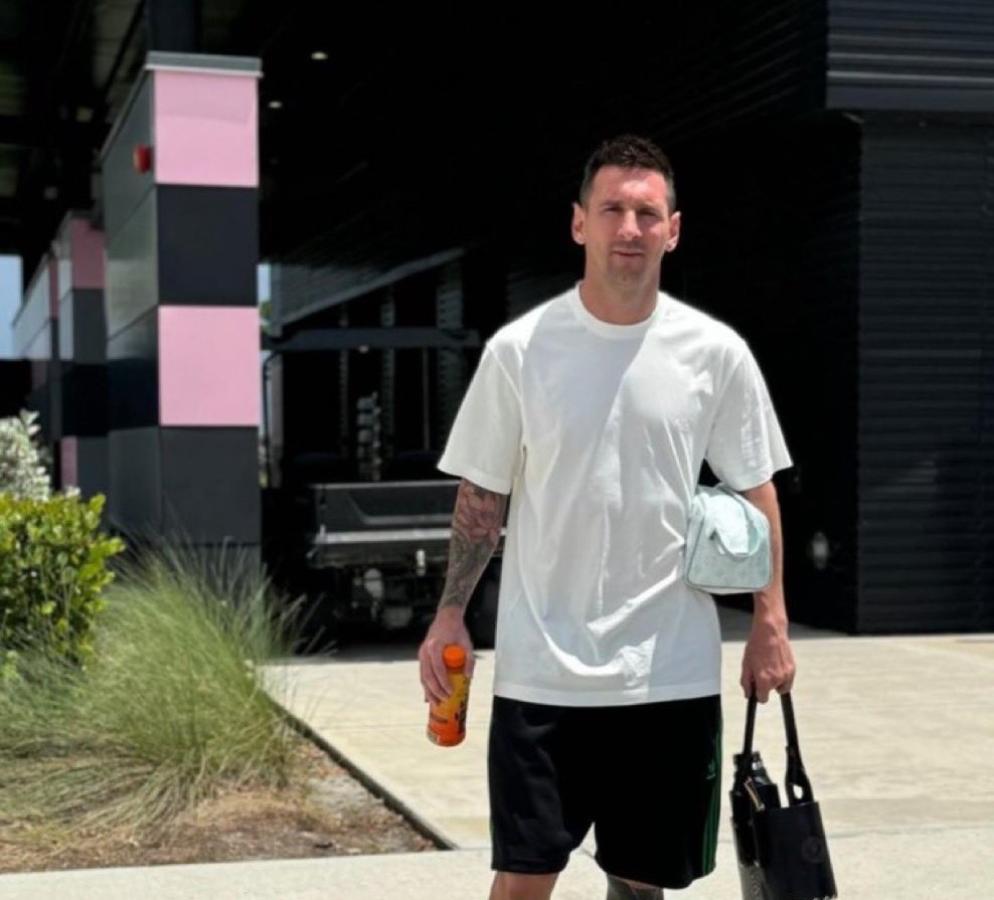 Imagen Messi se entrenó aparte por un estado gripal.