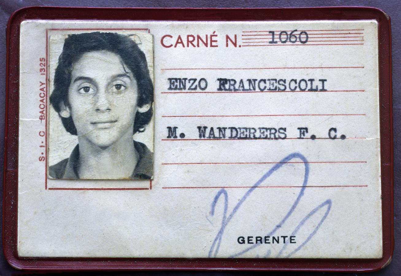 Imagen El joven Enzo y el carnet de Wanderers.