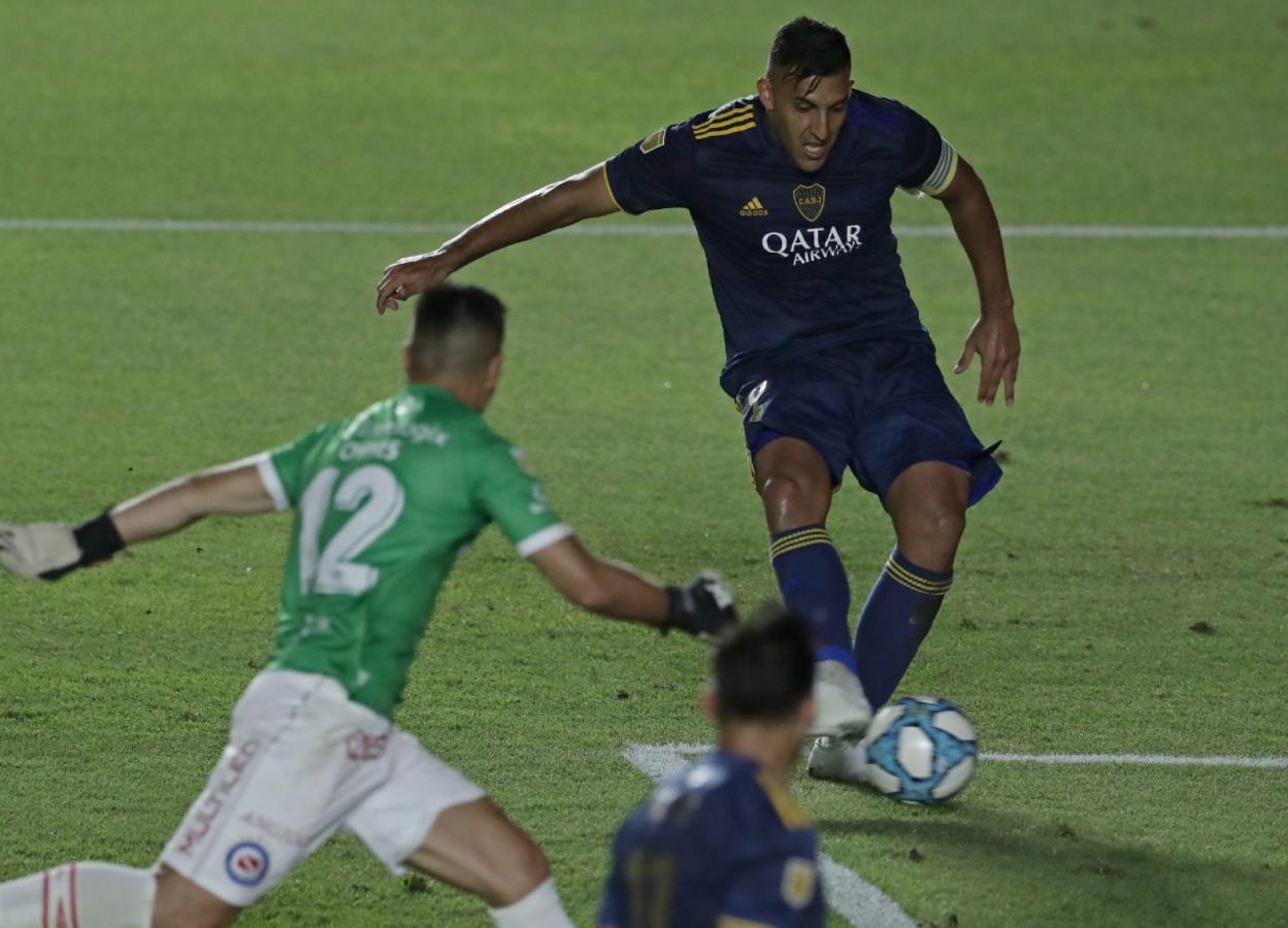 Imagen Wanchope recibió un regalito ajeno y lo aprovechó. El 9 de Boca volvió a marcar en el torneo local.