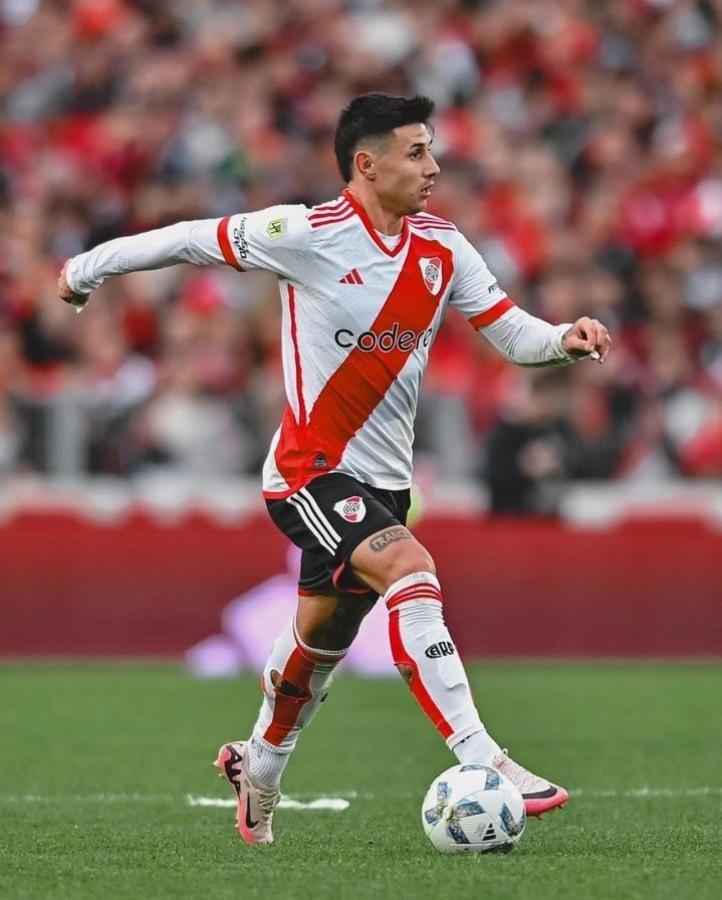 Imagen Adam Bareiro buscará romper su sequía goleadora en River este sábado frente a Huracán.