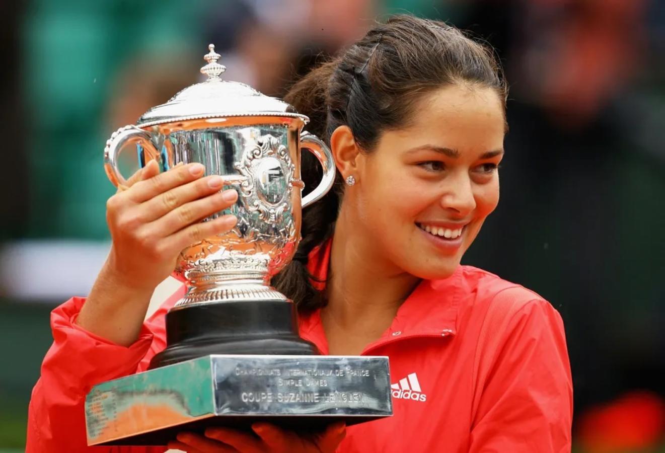 Imagen Ivanovic, en 2008, con la Copa de los Mosqueteros