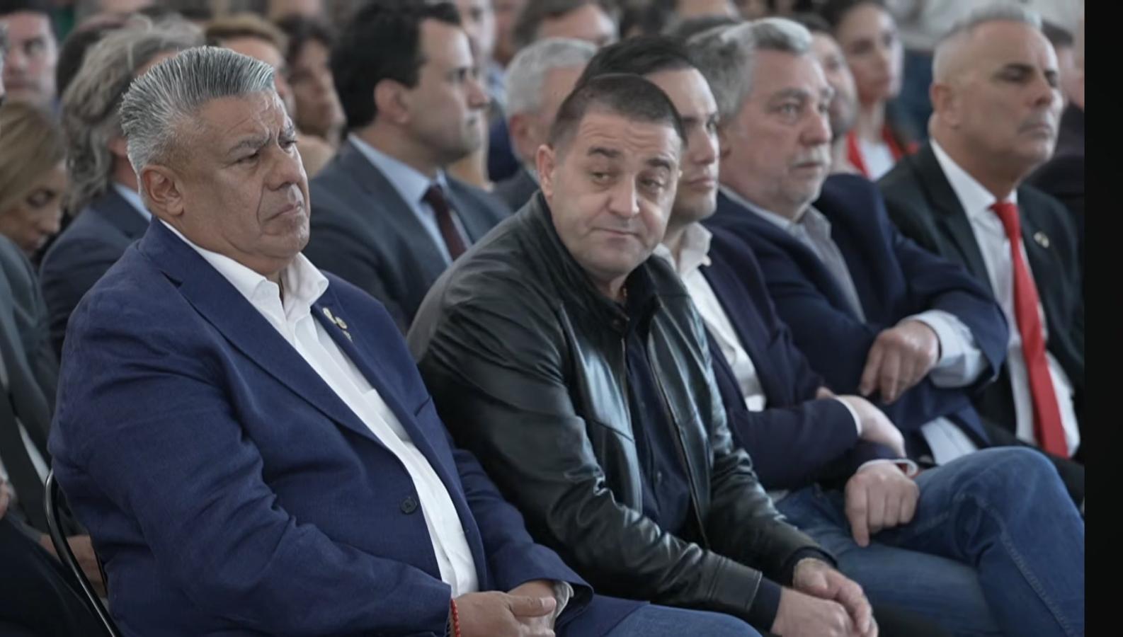 Imagen Tapia y Toviggino, presidente y tesorero de AFA, presentes en la asunción de Di Carlo.