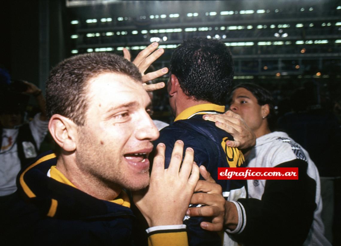 El Tito Pompei y una sonrisa que lo dice todo. Boca volvía a ganarle a River.
