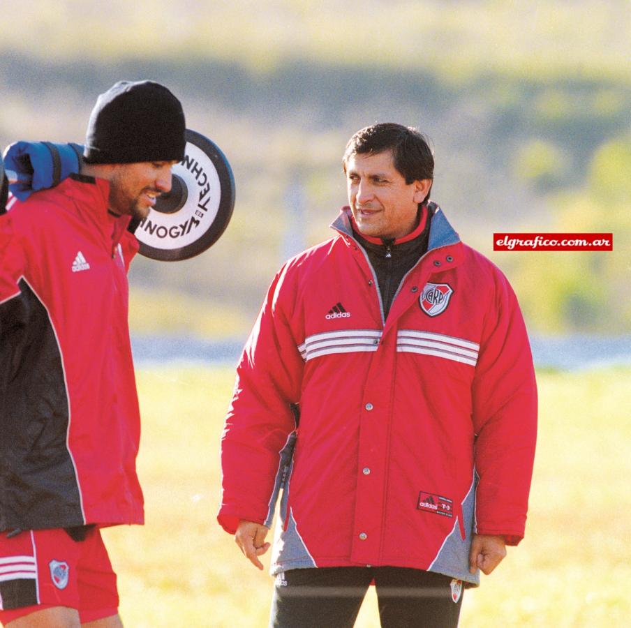 Imagen En su primer ciclo al mando del Millonario, el riojano consiguió la Copa Libertadores de 1996, la Supercopa del 97 y el tricampeonato a nivel local.