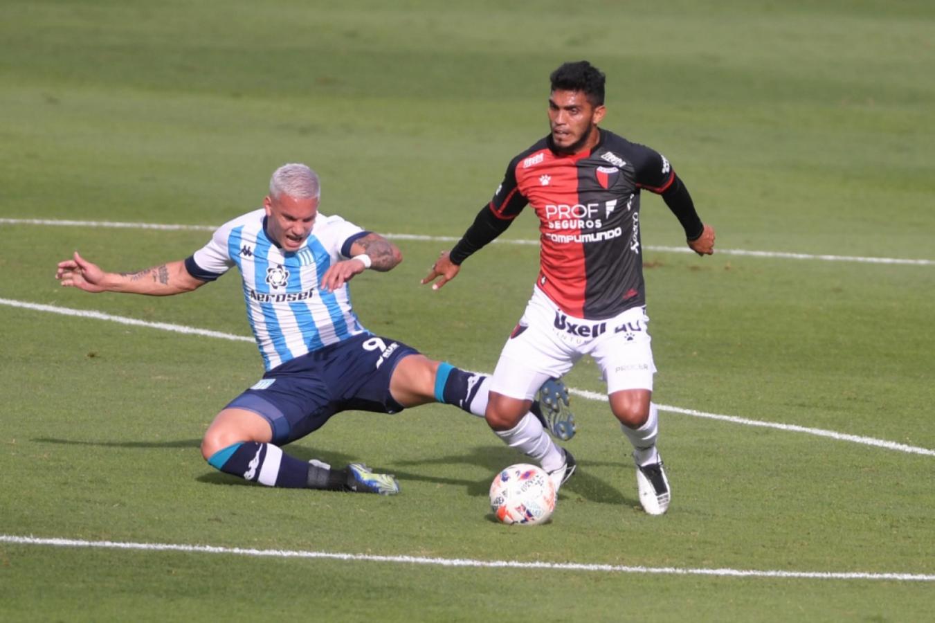 Imagen Pierna larga. Julián Álvarez - Telam