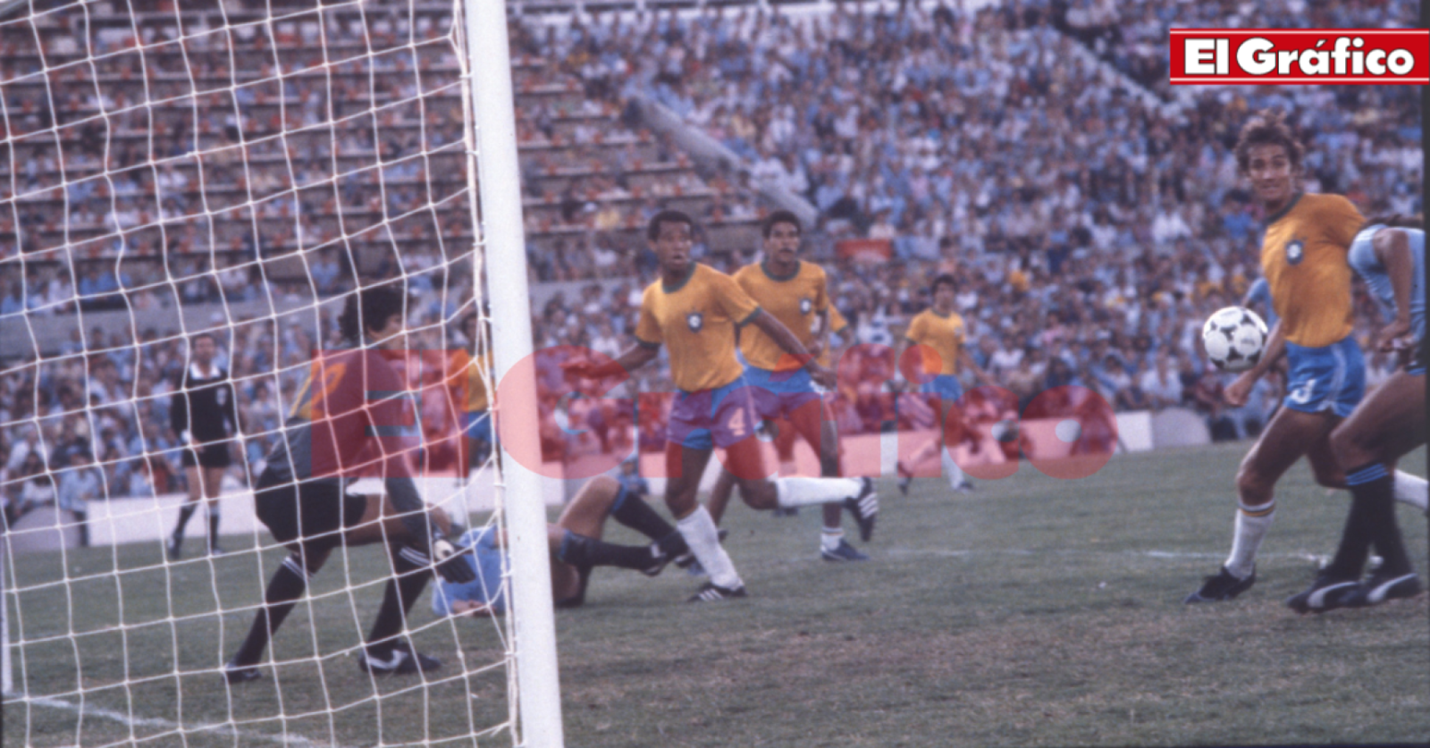 Imagen Victorino sentencia el resultado aprovechando una falla de la defensa de Brasil