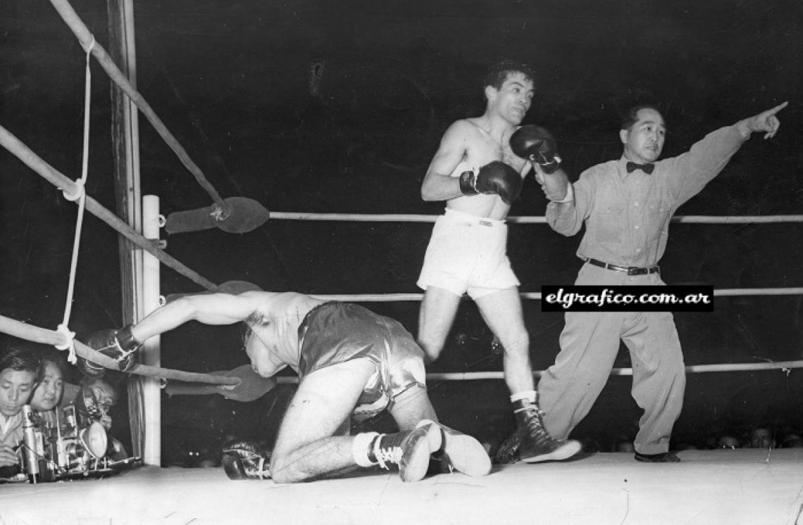 30 de Mayo de 1955 derrota por KO a Yoshio Shirai en la revancha. Pascual Pérez fue el primer argentino campeón mundial de boxeo.