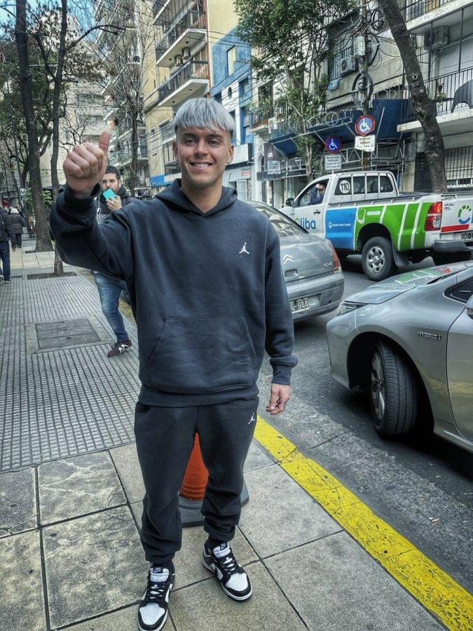 Imagen Matías Reali, refuerzo de San Lorenzo, al llegar a la revisación médica.