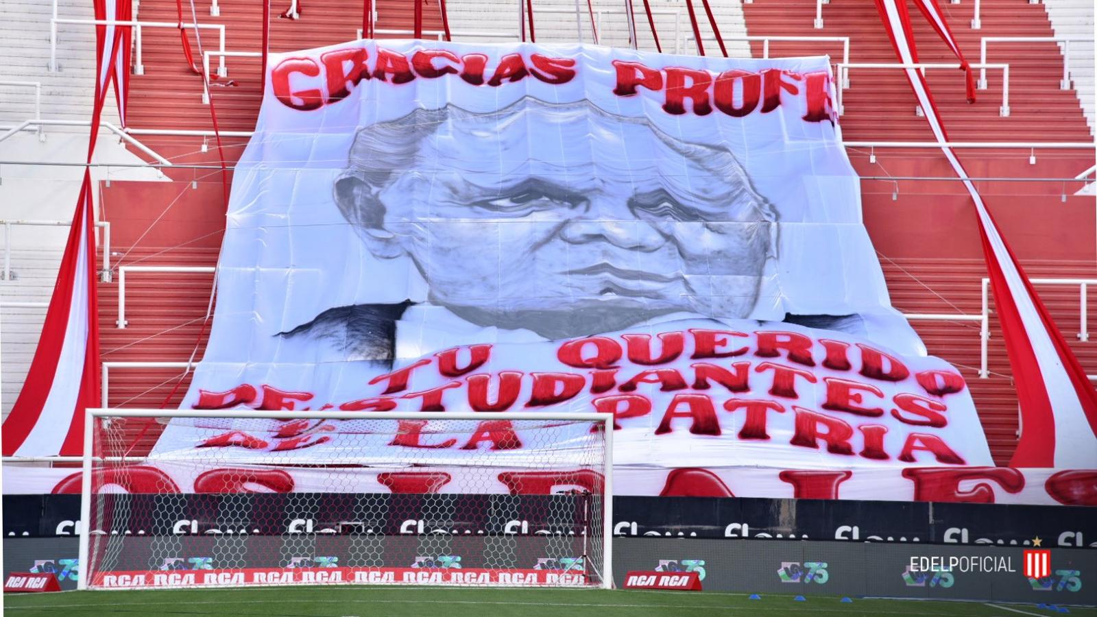El Profesor Sabella fue recordado en la previa del partido.