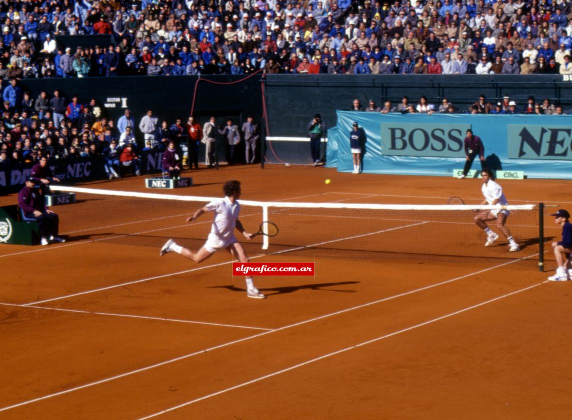 Imagen Volea cruzada y punto punto para uno de los tenistas más grandes de la historia.
