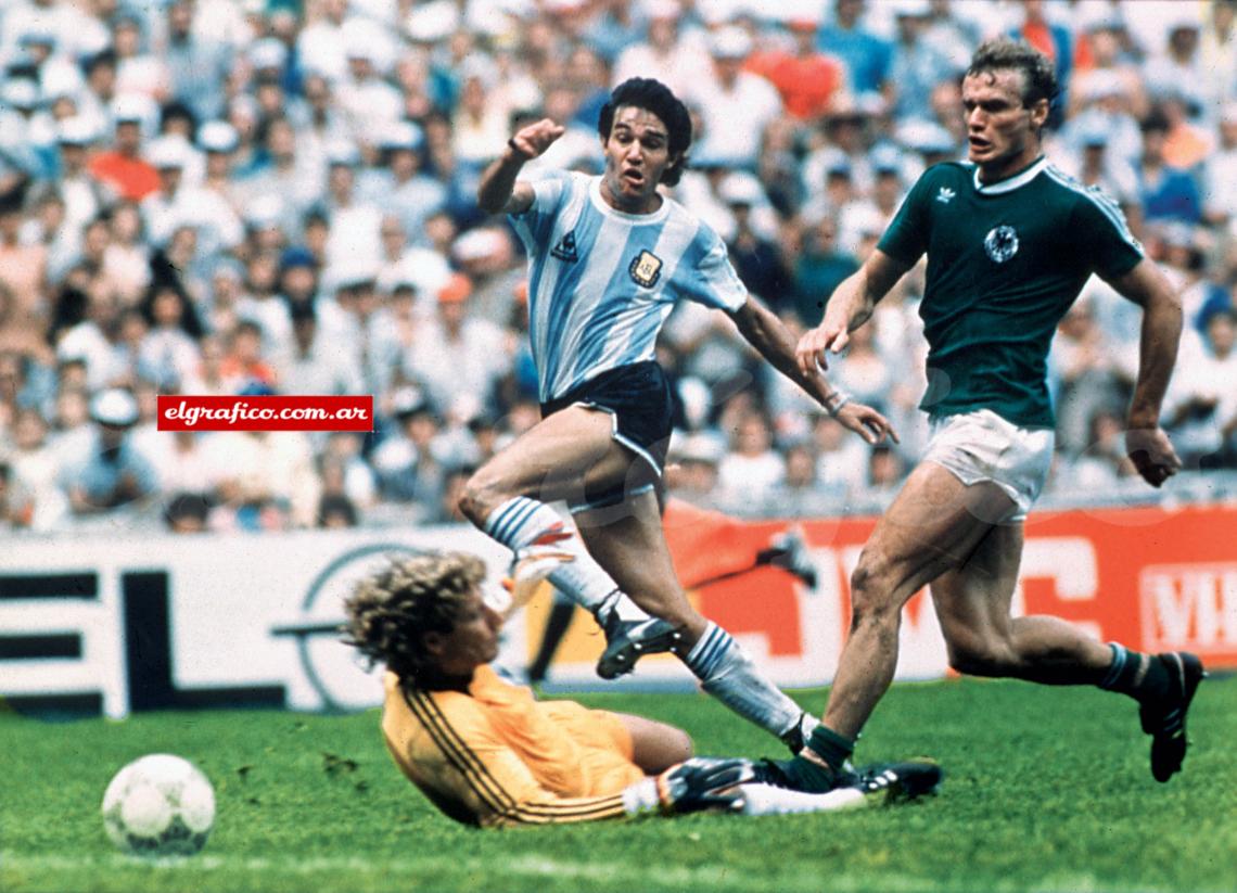 Imagen El gol inmortal. Burru vence a Schumacher, Argentina es campeón mundial en México 86.