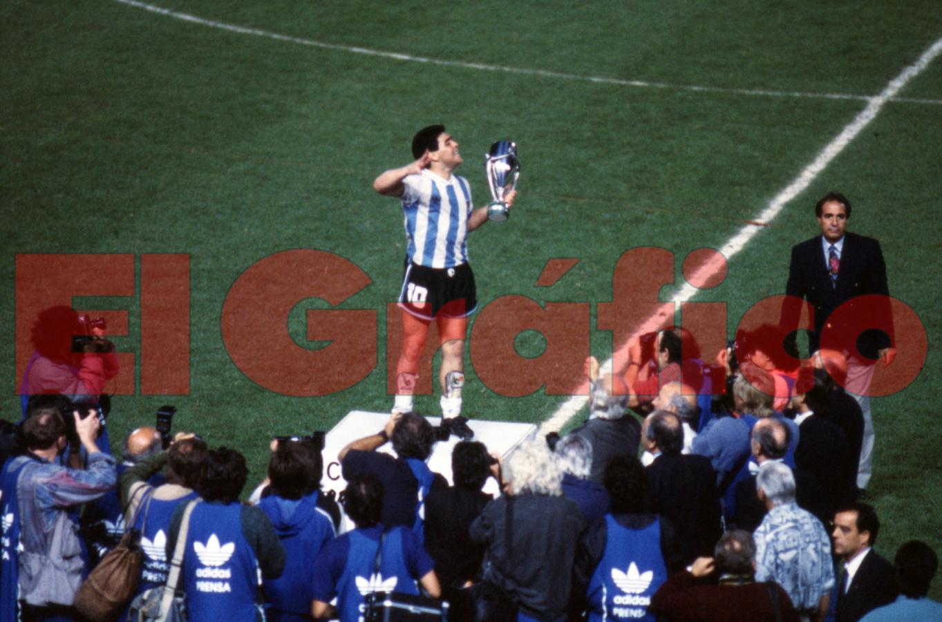Imagen Explota el Minella de Mar del Plata: Maradona, nuevamente campeón