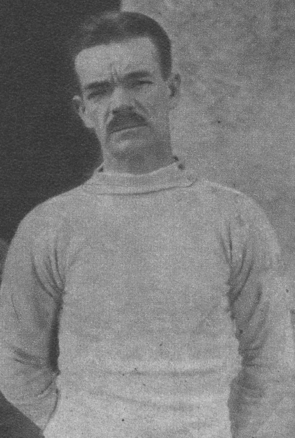 Imagen Alfredo Culpin, de origen irlandés, se dedicó en Buenos Aires a la enseñanza y también combatió en nuestro medio, dejando el recuerdo da su caballerosidad y de sus certeros swings. 