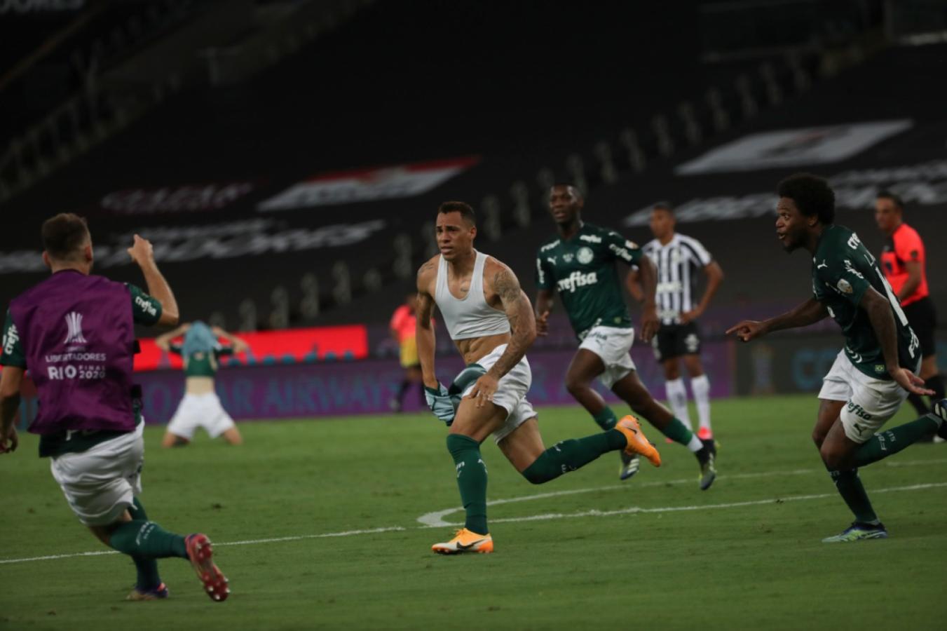 Imagen Se desata la locura en Palmeiras. Breno ya marcó de cabeza y el sueño de la conquista de América está a punto de concretarse. Foto: Ricardo Moraes / POOL / AFP
