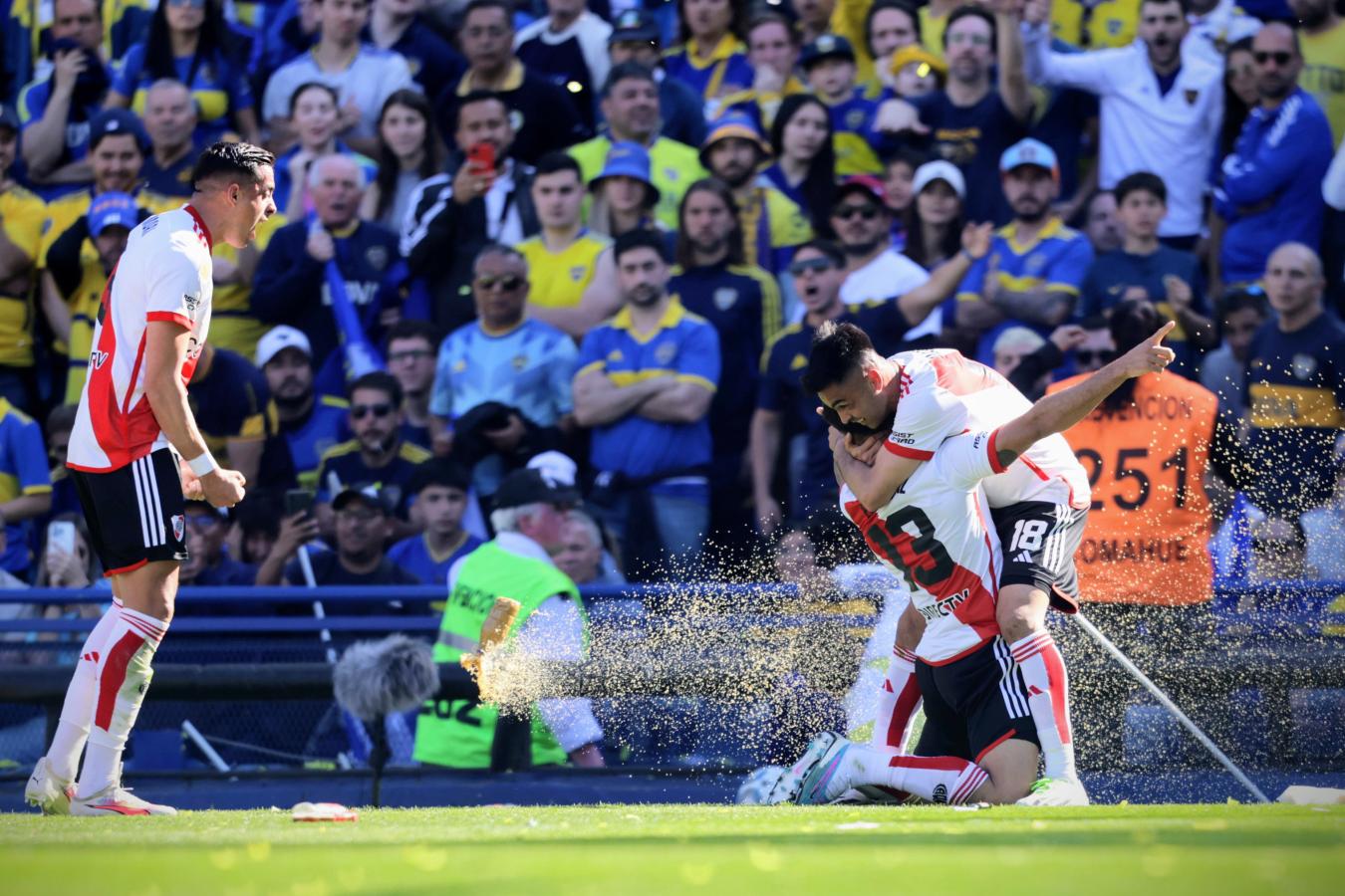 Imagen Enzo Díaz festeja su único gol en River: ante Boca y en la Bombonera. Fotobaires