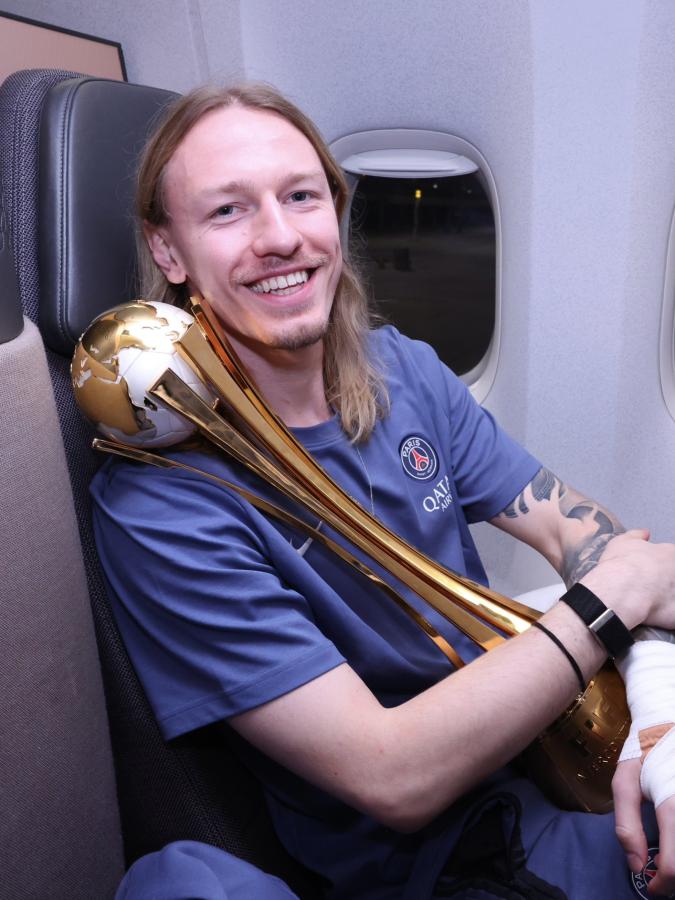 Imagen Safonov atajó al menos dos penales de la final intercontinental con la mano rota.