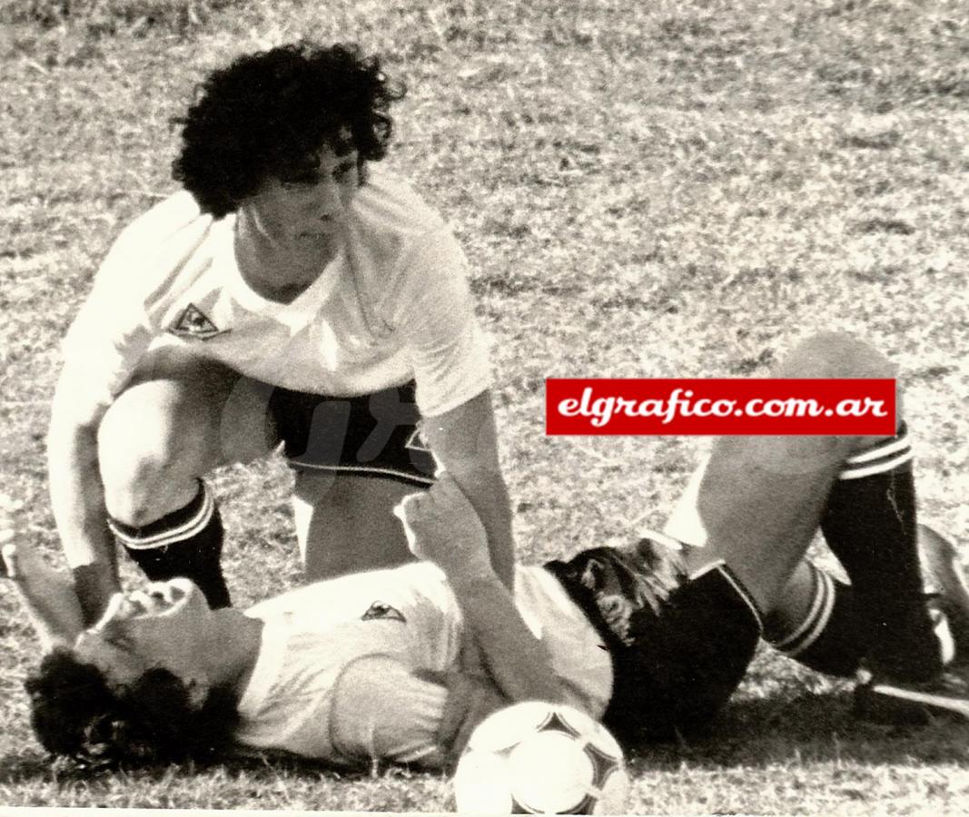 Imagen 1983. Morena tendido en el campo luego de sufrir la terrible lesión.