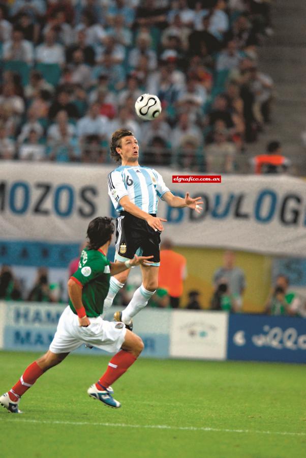 Imagen Gran cabeceador, aquí ante México, en el Mundial 2006. Llegó con lo justo y cumplió.