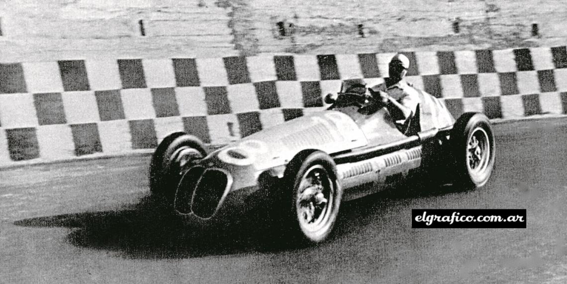 Con la Maserati CL 1500 se impone en San Remo. De ahí a conquistar el mundo, poco trecho.