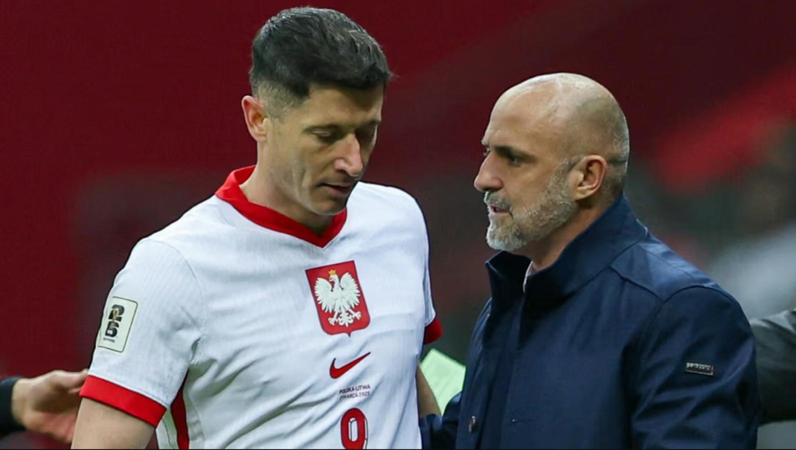 Imagen Robert Lewandowski, Michail Probierz y una imagen que habla por sí sola.