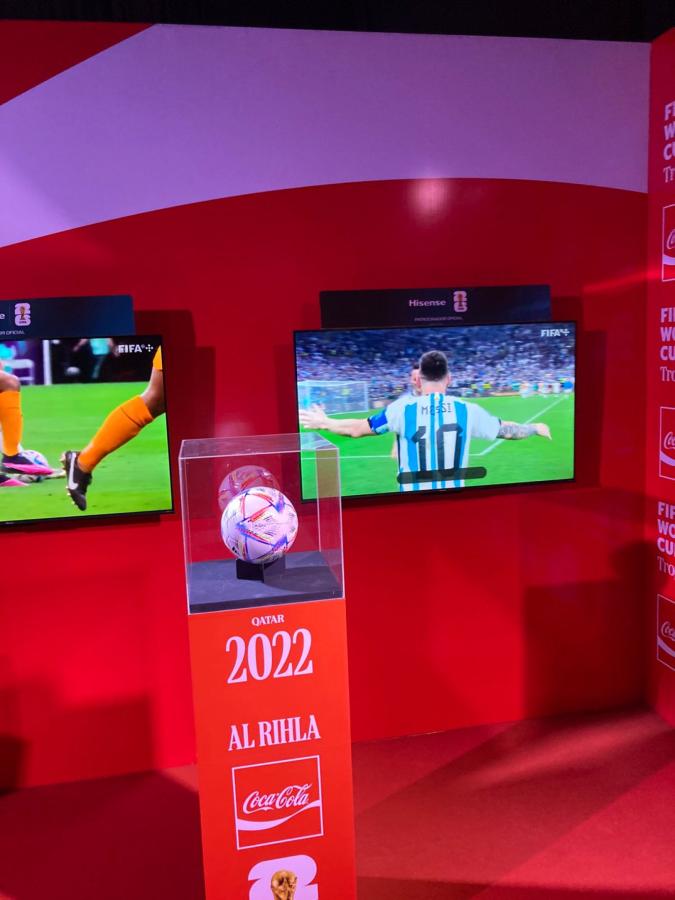 Imagen La Al Rihla de Qatar 2022, exhibida junto a los mejores momentos del último Mundial
